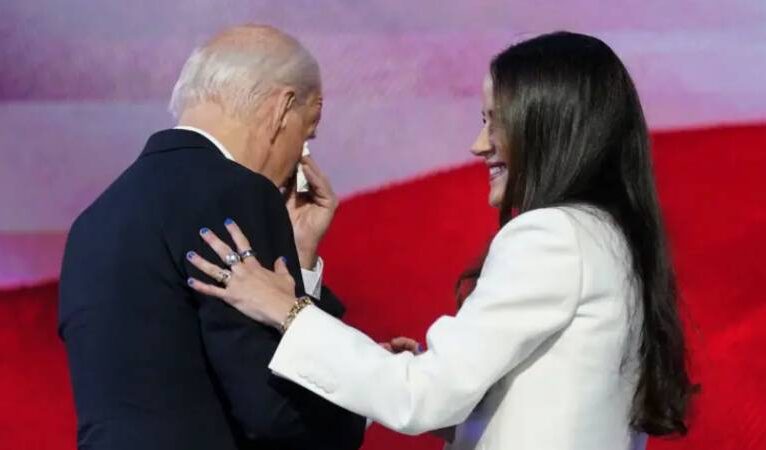 ABD Başkanı Biden, gözyaşları içinde Demokratlar’a veda etti