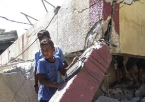 İsrail’in Gazze’de hava saldırısı düzenlediği okulda 12 kişi hayatını kaybetti