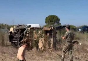 Akçay yolunda askeri araç devrildi: 1 kişi hayatını kaybetti, 11 kişi yaralandı