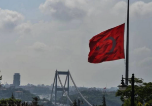 Türkiye’de 1 günlük milli yas ilan edildi, muhalefetten tepki geldi: “Cumhurbaşkanı’nın keyfine göre milli yas ilan edilemez”