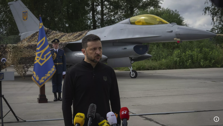 Zelenskiy, Ukrayna’nın ABD yapımı F-16 savaş uçaklarının ilk partisini teslim aldığını duyurdu