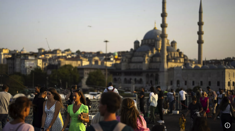 Türkiye, Temmuz ayında 7,3 milyon yabancı turistle rekor kırdı