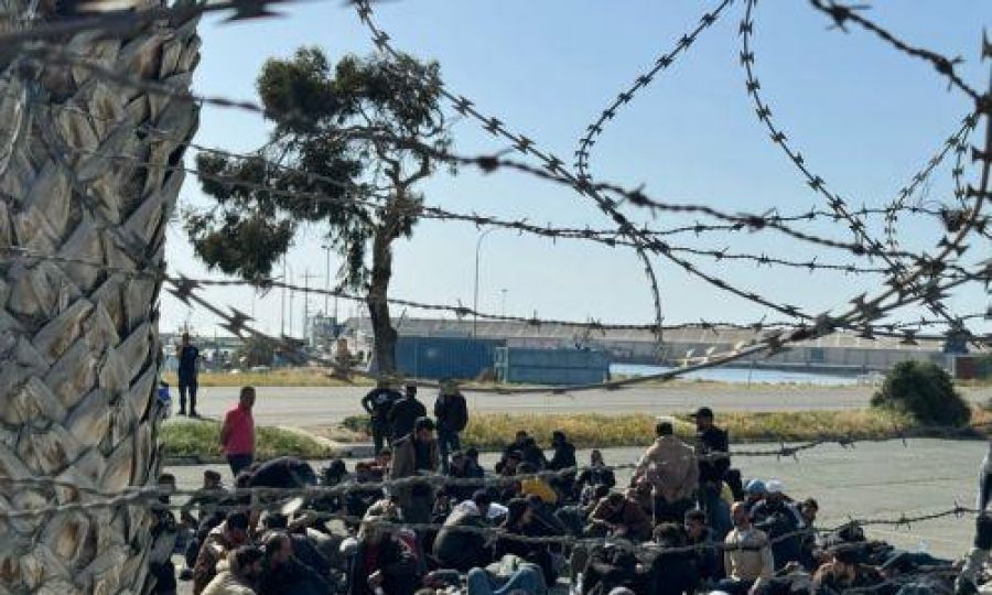 AB, Kıbrıs’a 70 mahsur göçmene sığınma hakkı vermesi için baskı yapıyor