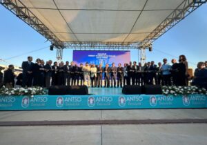 Hava muhalefeti: Bakanlar uçakla, gazeteciler gemi ile dönecek