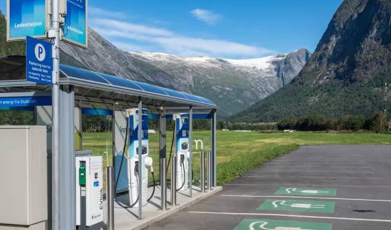 Norveç’te ilk kez elektrikli araç sayısı, benzinli araç sayısını geçti