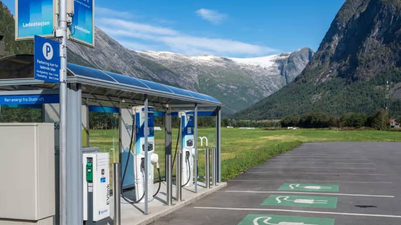 Norveç’te ilk kez elektrikli araç sayısı, benzinli araç sayısını geçti