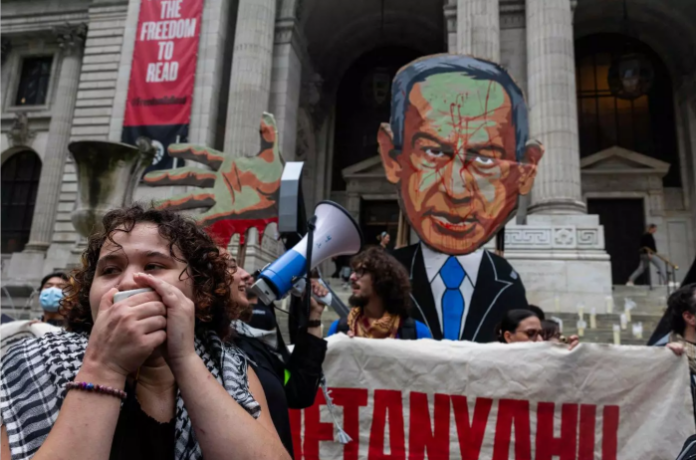 İsrail Başbakanı Netanyahu BM binası önünde protesto edildi:  “Çocukları öldürmeyi bırakı”