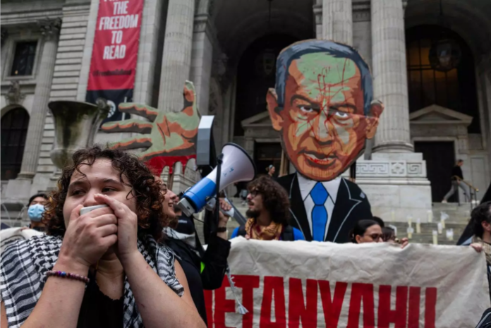 İsrail Başbakanı Netanyahu BM binası önünde protesto edildi:  “Çocukları öldürmeyi bırakı”