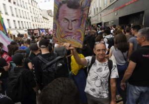 Fransa genelinde binlerce kişi Macron’un başbakan seçimini protesto etti