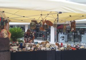 Girne Belediyesi’nden nostalji rüzgarı: Vintage & Antika Pazarı’na büyük ilgi