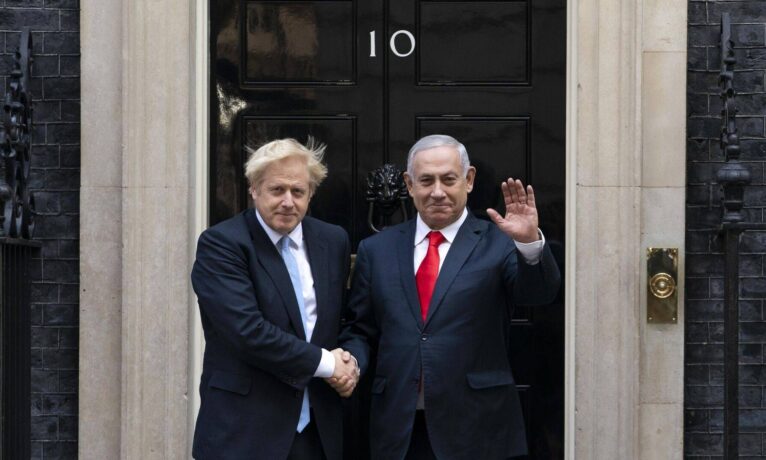 Boris Johnson’dan Netanyahu itirafı: “Ziyaretinden sonra banyoda casus dinleme cihazı bulundu”