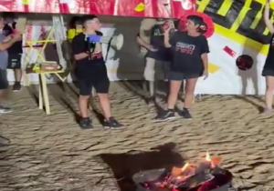 İsrailliler, Netanyahu’nun evinin önünde gösteri düzenledi