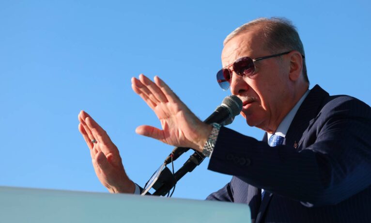 Erdoğan’dan Bahçeli’nin Öcalan açılımına destek mesajı: “İttifak olarak her şeyi hesaba katıyoruz; tüm araçları kullanarak terörsüz bir Türkiye inşa edeceğiz”