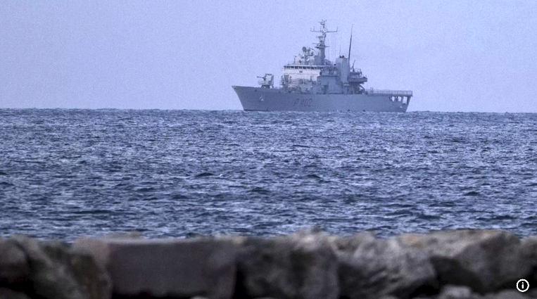 İçinde 16 göçmen bulunan ilk İtalyan gemisi Arnavutluk’a ulaştı