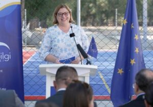 AB destekli proje kapsamında Lefkoşa ve Girne’de okullara çok amaçlı spor tesisleri kuruldu