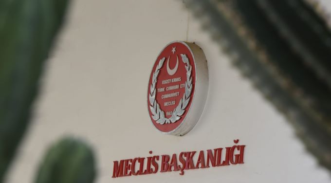 Kriz devam ediyor: UBP grubu Başkan adayını belirleyemedi, Töre Meclis’i kapatıp, gitti!