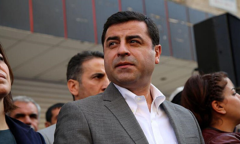 Demirtaş da sürece dahil oldu: “Barış isteyenlerin sesinin bu defa bastırılmasına asla izin vermeyeceğiz”