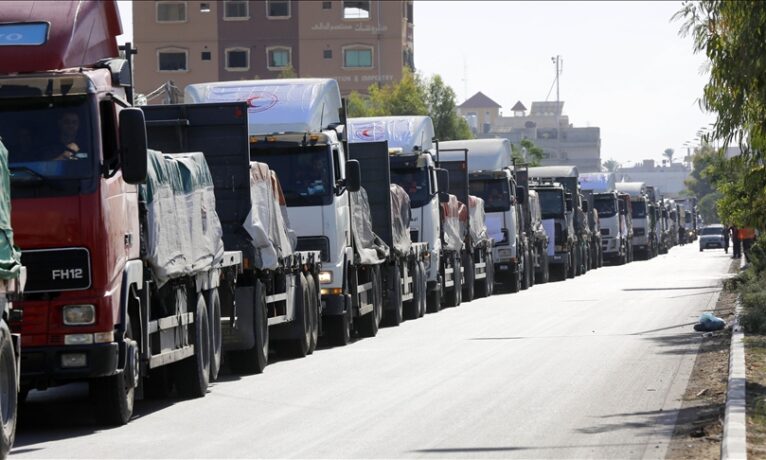 Kıbrıs’ın kuzeyinden Gazze’ye insani yardım taşıyan 2 tır gönderildi