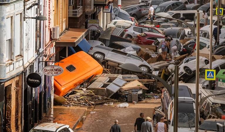 Valensiyalılar, sel felaketinde “kötü yönetim” gösteren yerel idarenin istifasını talep etti