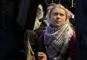 Greta Thunberg, seçim öncesi Amerikalılara seslendi: “Her iki adayın da eli kanlıyken sadece oy vererek ‘yeterince’ şey yaptığınızı düşünemezsiniz”