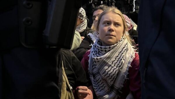 Greta Thunberg, seçim öncesi Amerikalılara seslendi: “Her iki adayın da eli kanlıyken sadece oy vererek ‘yeterince’ şey yaptığınızı düşünemezsiniz”