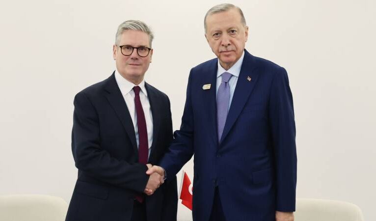 Erdoğan, Britanya Başbakanı Keir Starmer ile görüştü