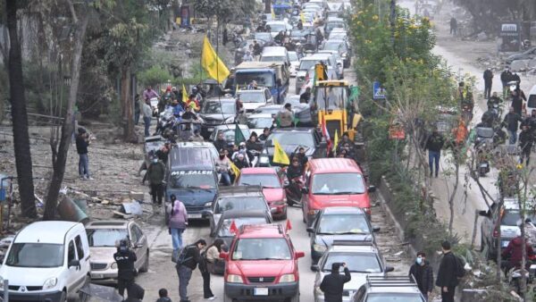 Binlerce yerinden edilen kişi, kırılgan ateşkes ortamında Güney Lübnan’a döndü