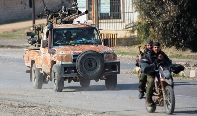 HTŞ liderliğindeki silahlı gruplar, Halep’in kalbine ulaştıklarını duyurdu, Şam kente giden tüm yolları kapattı: Türkiye yeşil ışık yaktı mı?