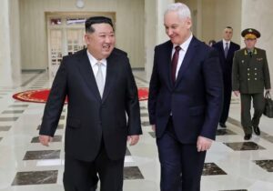 Rusya Savunma Bakanı, Kuzey Kore lideri Kim Jong-un ile görüştü: “Askerî iş birliğini genişletme” sözü