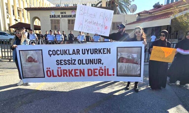 Sağlıkta ihmal isyanı: Sivil toplum ayakta, Bakan istifa!