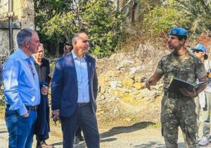 Lefkoşa Belediye Başkanları, Stewart eşliğinde ara bölgede inceleme yaptı