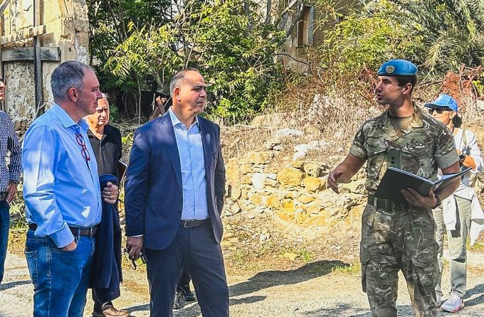 Lefkoşa Belediye Başkanları, Stewart eşliğinde ara bölgede inceleme yaptı