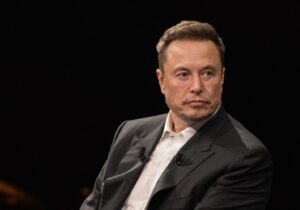 Elon Musk: “Derin devlet peşime düştü, onları bitiririm”