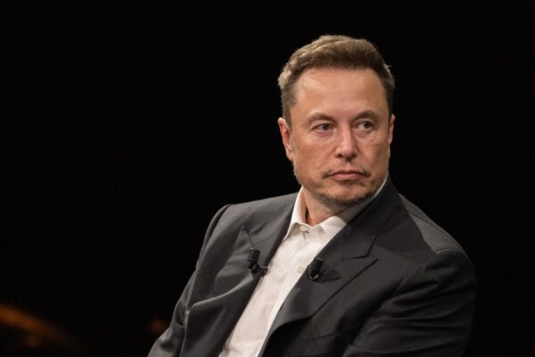 Elon Musk: “Derin devlet peşime düştü, onları bitiririm”