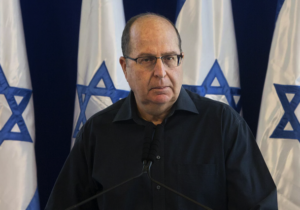 Eski Savunma Bakanı Moshe Yaalon, İsrail’i Gazze’de savaş suçları işlemekle suçladı