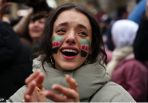 Dünyanın dört bir yanında Suriyeliler Esad’ın gidişini kutluyor