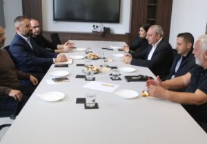 AKEL ve KTÖS’den karşılıklı anlayışı güçlendirme çağrısı