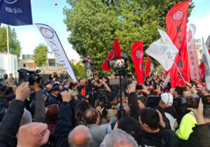 Sendikalar, UBP-DP-YDP hükümetine karşı meclis önünde eylem yaptı