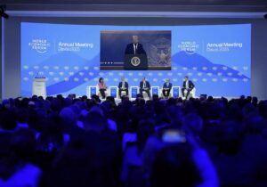 Trump Davos’ta: NATO’ya yüzde 5’lik savunma hedefi, Avrupa’ya gümrük vergisi uyarısı