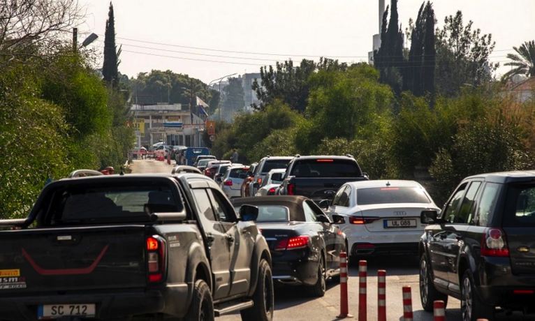 Kapılar için iki toplumlu büyük eylem!