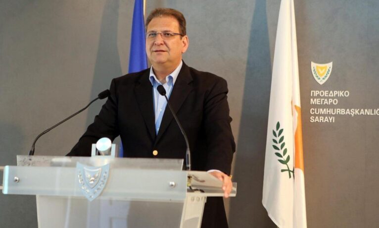 Papadopoulos: “Hristodulidis’in önerilerine Tatar’dan cevap bekliyoruz”