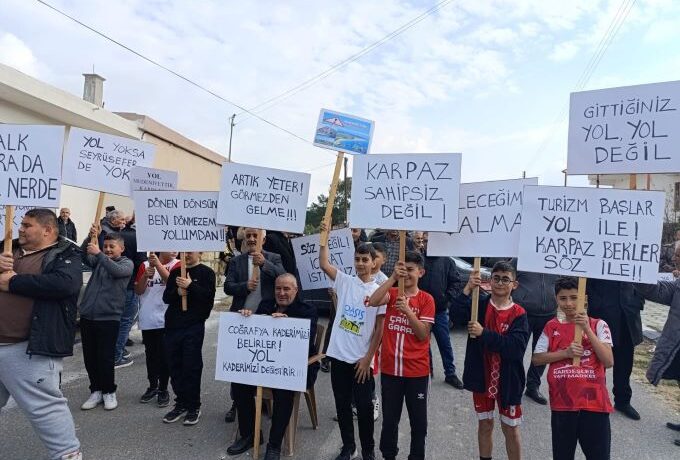 Karpazlılar Dipkarpaz manastır yolunun tamamlanması için eylem yaptı