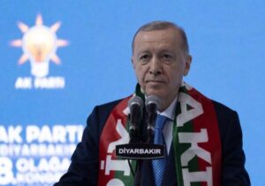 Erdoğan Diyarbakır’da konuştu: “Kürt ile Türk’ün arasına ayrımcılık sokan müslümanın düşmanıdır”