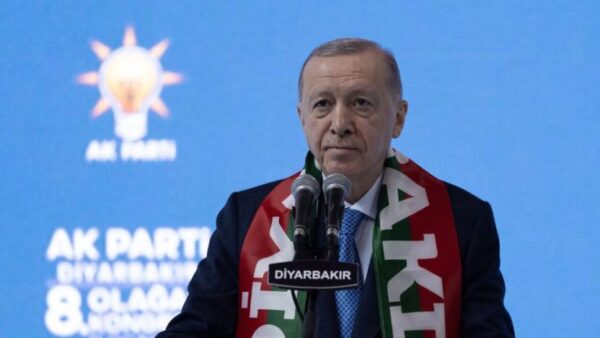 Erdoğan Diyarbakır’da konuştu: “Kürt ile Türk’ün arasına ayrımcılık sokan müslümanın düşmanıdır”