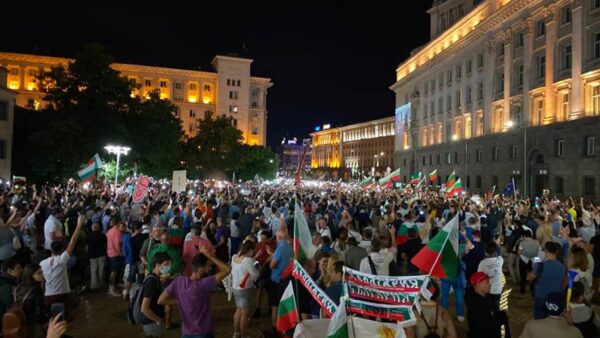 Bulgaristan’da Euro karşıtı protestoda 10 polis yaralandı, 6 gösterici gözaltına alındı