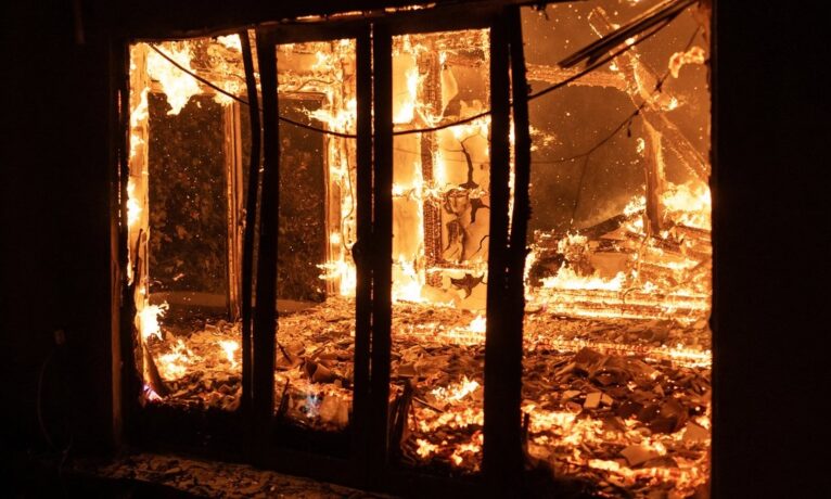 Limasol’da feci yangın: Beş kişilik aile hayatını kaybetti