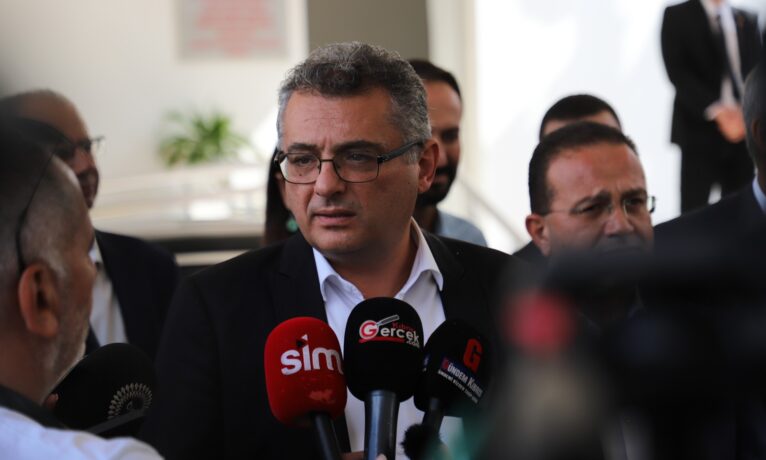 Erhürman: “Tarihsel olguları çarpıtmaya kalkışmak kabul edilebilir değildir“