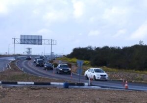 Sürücüler dikkat: Ercan-Gaziköy yolunda asfaltlama çalışması devam ediyor