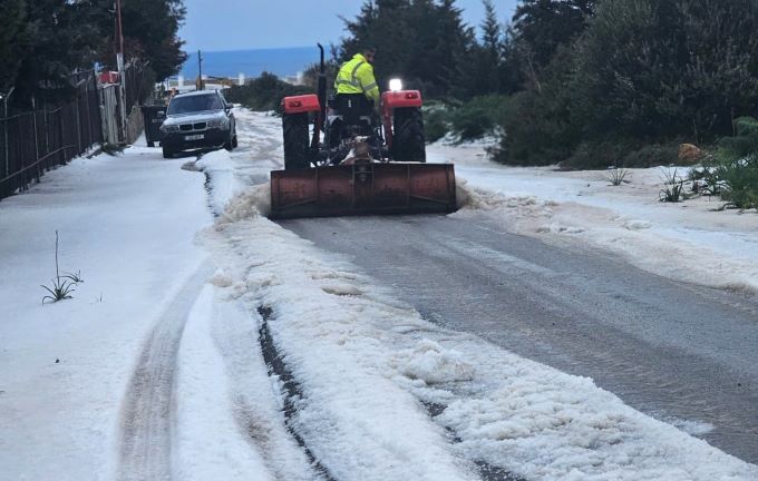 Karpaz’da şiddetli dolu yağışı hasara neden oldu