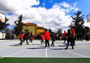 Serhatköy İlkokulu’na yeni çok amaçlı spor tesisi kuruldu